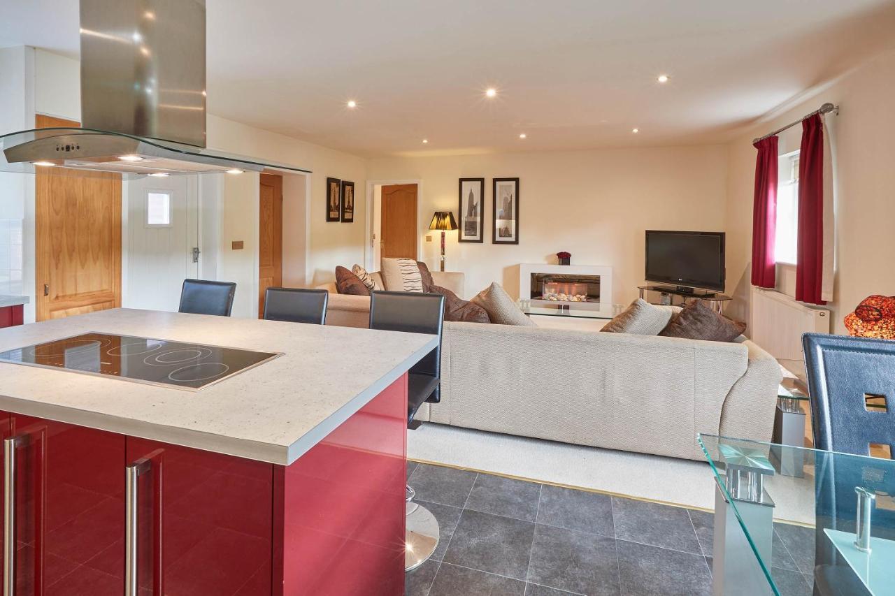 Host & Stay - Folkton Cottages Scarborough Eksteriør billede